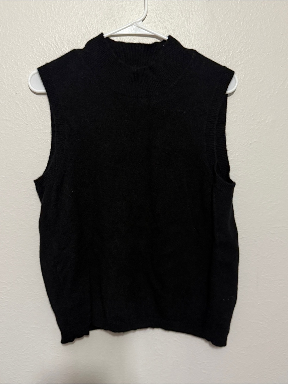 Veronica Beard Brushed Cashmere Sweater Vest Black Mock Neck Sz M Quiet Luxury‎